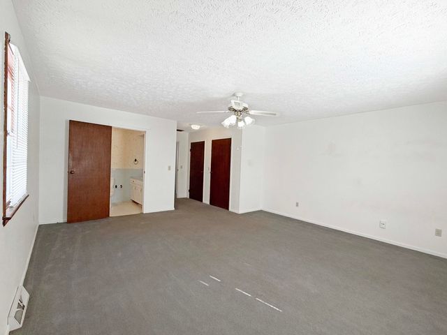 2242 E Meadow Drive, Springfield, MO 65804