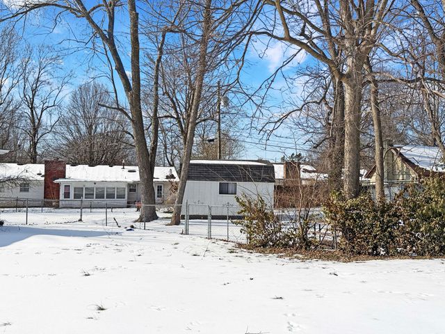 2242 E Meadow Drive, Springfield, MO 65804