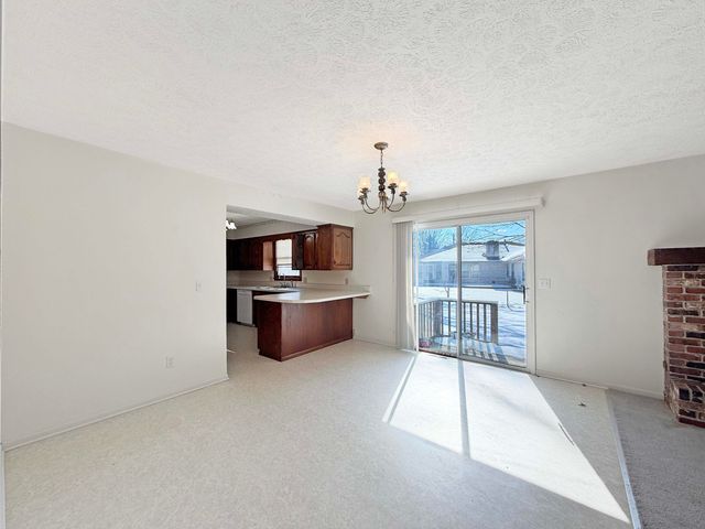 2242 E Meadow Drive, Springfield, MO 65804