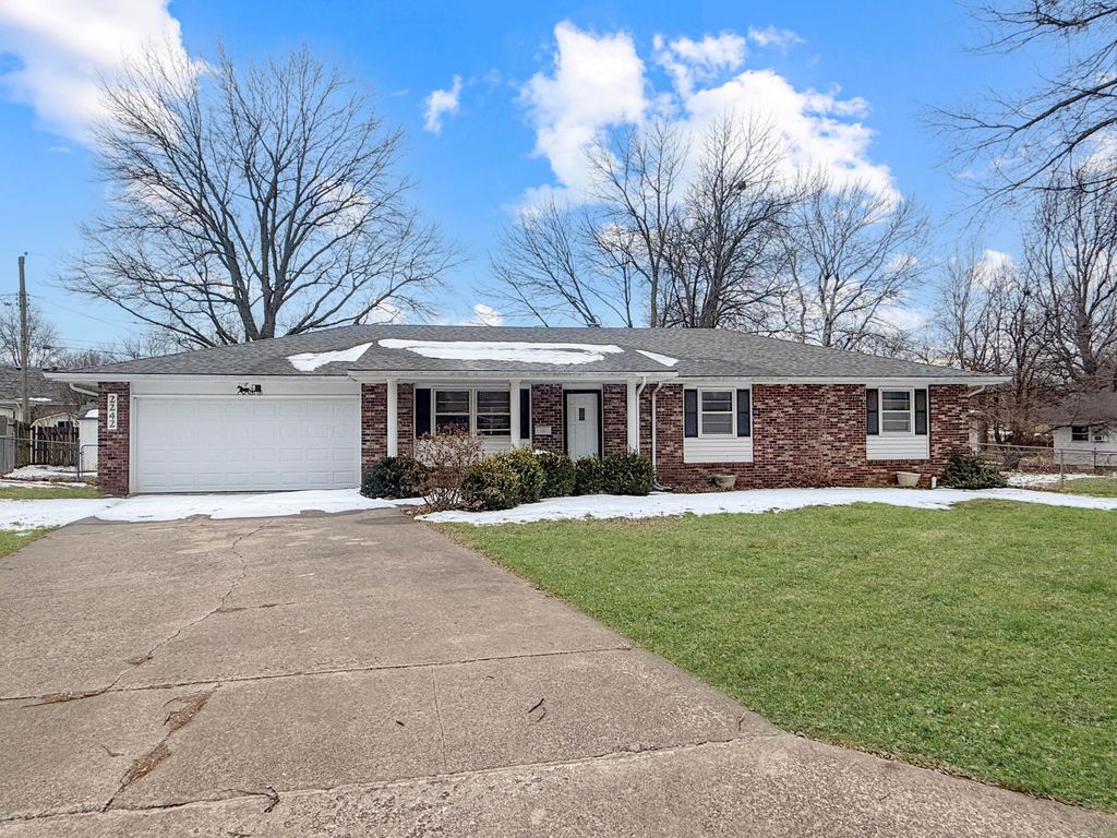 2242 E Meadow Drive, Springfield, MO 65804