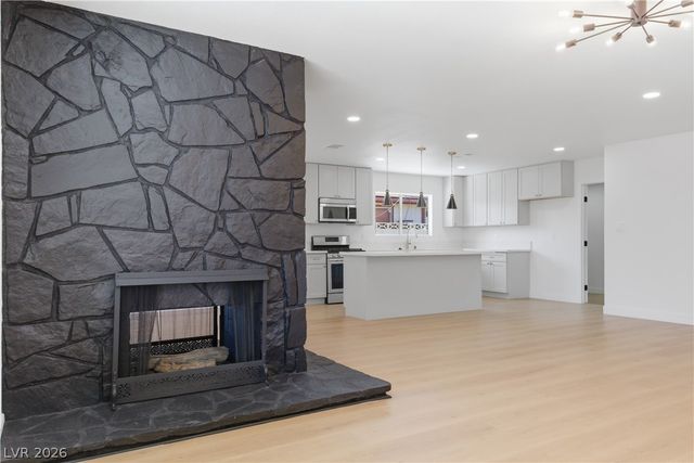 5184 Merrill Circle, Las Vegas, NV 89120