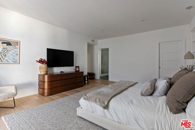 5205 Ocean Front Walk 301, Marina Del Rey, CA 90292