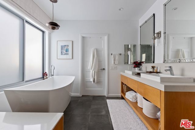 5205 Ocean Front Walk 301, Marina Del Rey, CA 90292