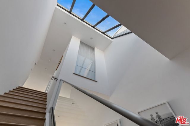 5205 Ocean Front Walk 301, Marina Del Rey, CA 90292