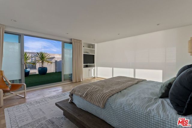 5205 Ocean Front Walk 301, Marina Del Rey, CA 90292