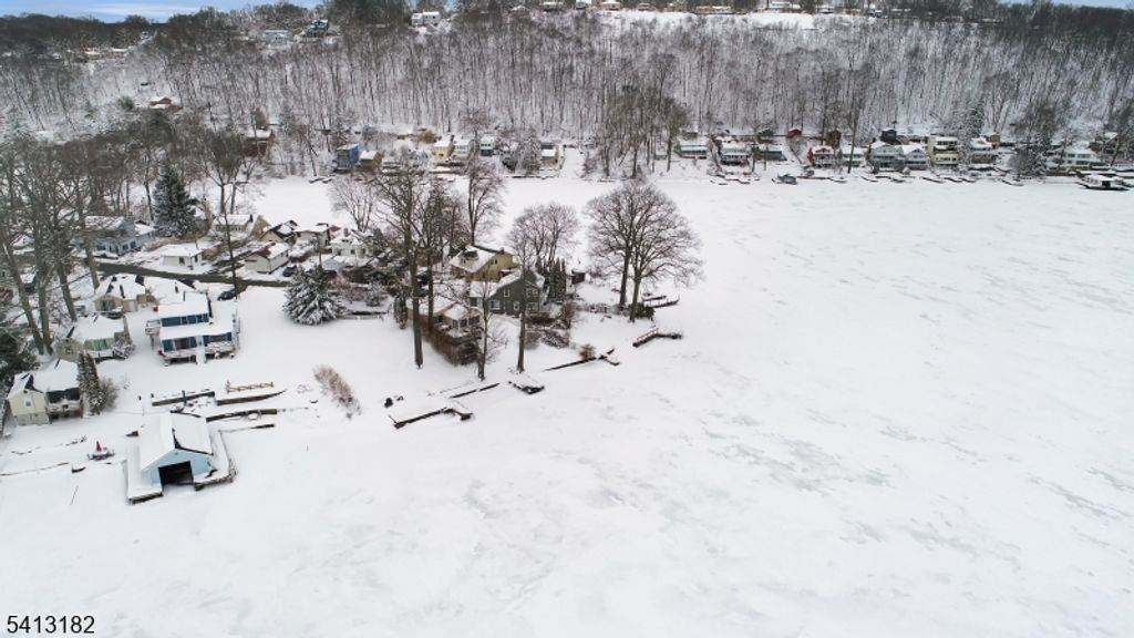 80 W River Styx Rd, Hopatcong Boro, NJ 07843