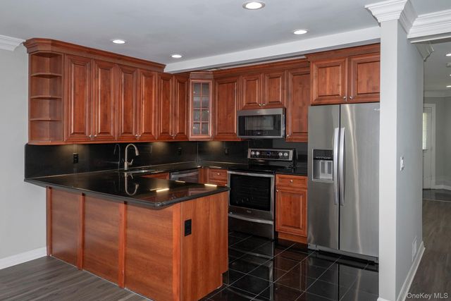 5000 Townhouse Drive 5205, Coram, NY 11727