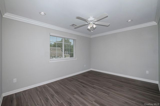 5000 Townhouse Drive 5205, Coram, NY 11727