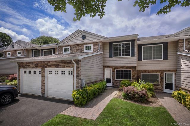 5000 Townhouse Drive 5205, Coram, NY 11727