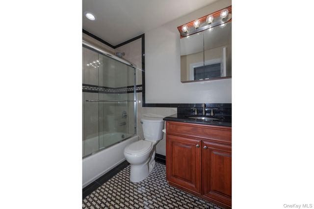 5000 Townhouse Drive 5205, Coram, NY 11727