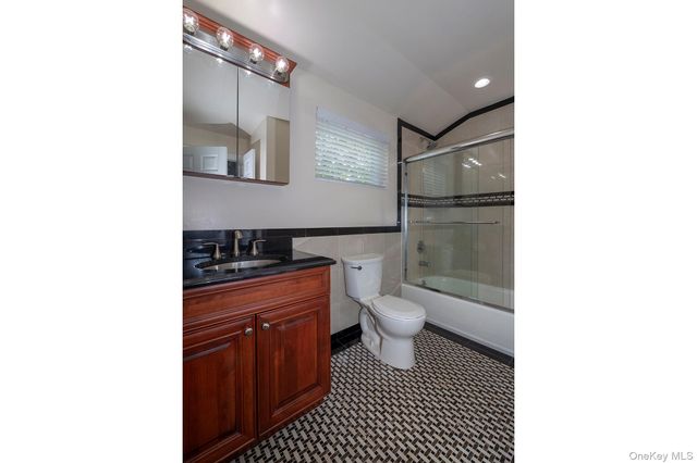 5000 Townhouse Drive 5205, Coram, NY 11727