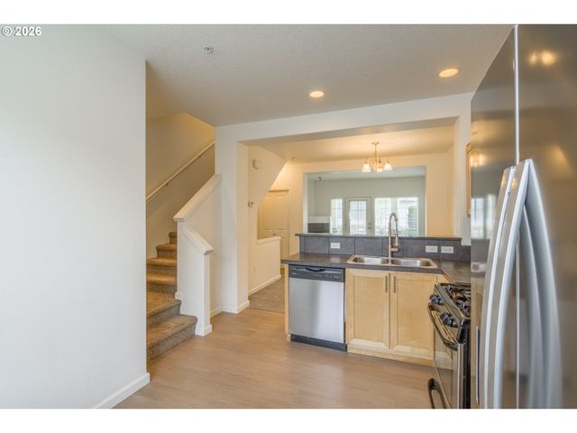 605 Nw 118TH Ave 102, Portland, OR 97229