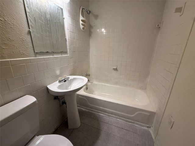 5501 Malmedy Road, Houston, TX 77033
