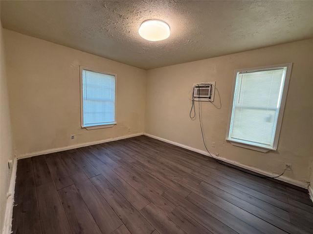 5501 Malmedy Road, Houston, TX 77033