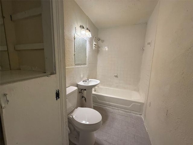 5501 Malmedy Road, Houston, TX 77033