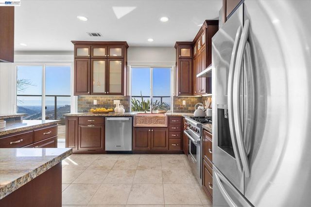 7892 Pineville Cir, Castro Valley, CA 94552