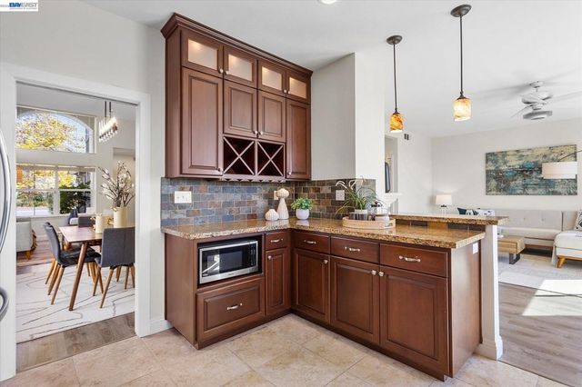 7892 Pineville Cir, Castro Valley, CA 94552