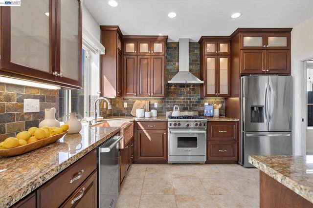 7892 Pineville Cir, Castro Valley, CA 94552