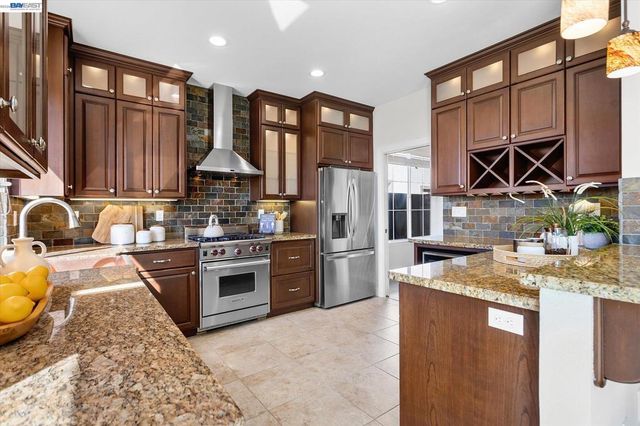 7892 Pineville Cir, Castro Valley, CA 94552