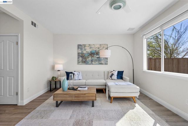 7892 Pineville Cir, Castro Valley, CA 94552