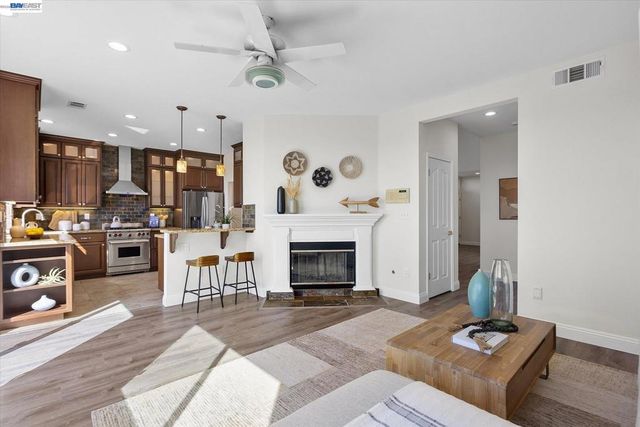 7892 Pineville Cir, Castro Valley, CA 94552