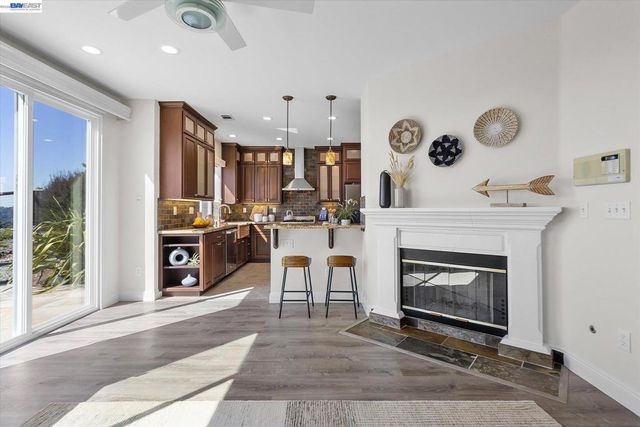 7892 Pineville Cir, Castro Valley, CA 94552