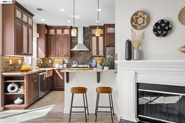 7892 Pineville Cir, Castro Valley, CA 94552