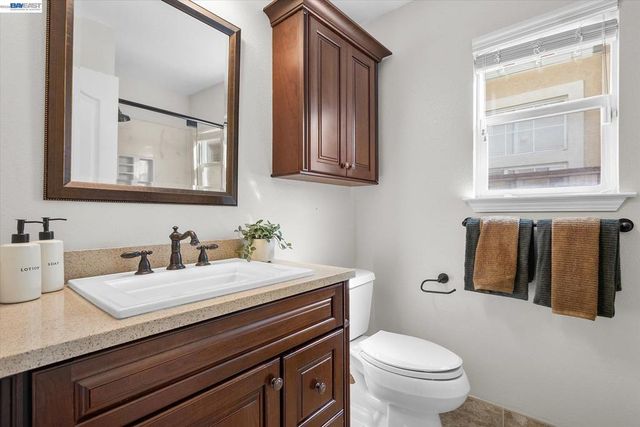 7892 Pineville Cir, Castro Valley, CA 94552