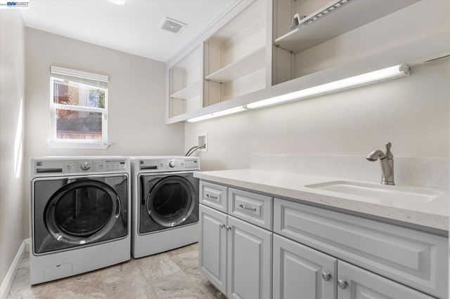 7892 Pineville Cir, Castro Valley, CA 94552