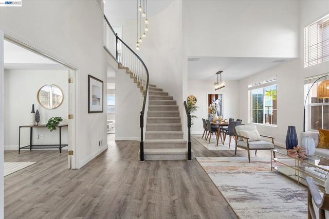7892 Pineville Cir, Castro Valley, CA 94552