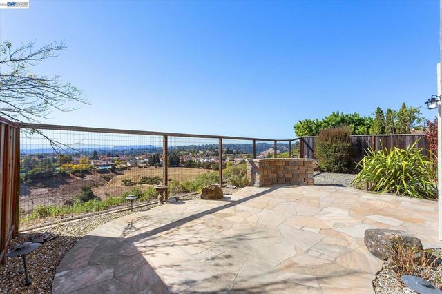 7892 Pineville Cir, Castro Valley, CA 94552