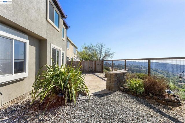 7892 Pineville Cir, Castro Valley, CA 94552