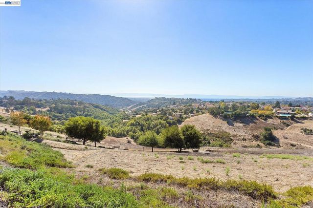 7892 Pineville Cir, Castro Valley, CA 94552