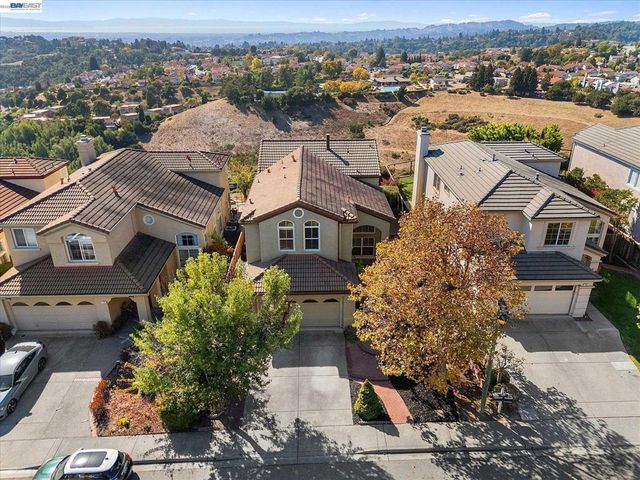 7892 Pineville Cir, Castro Valley, CA 94552