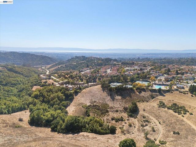 7892 Pineville Cir, Castro Valley, CA 94552