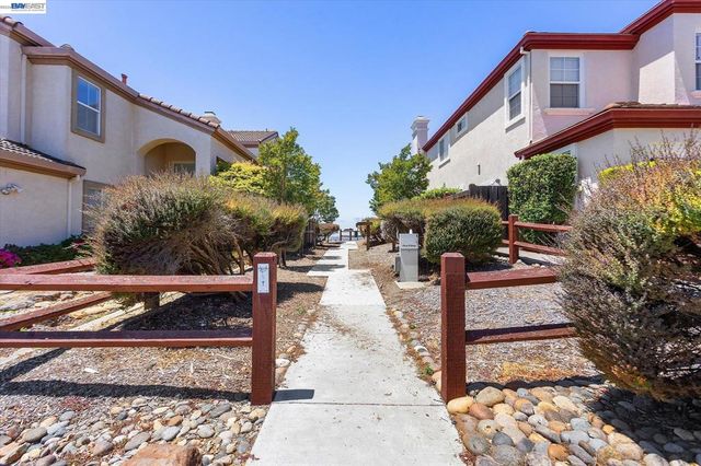 7892 Pineville Cir, Castro Valley, CA 94552