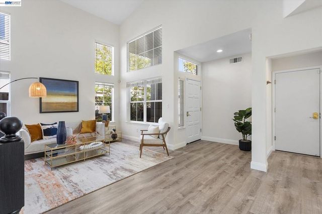7892 Pineville Cir, Castro Valley, CA 94552