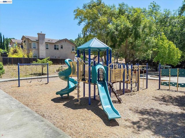 7892 Pineville Cir, Castro Valley, CA 94552