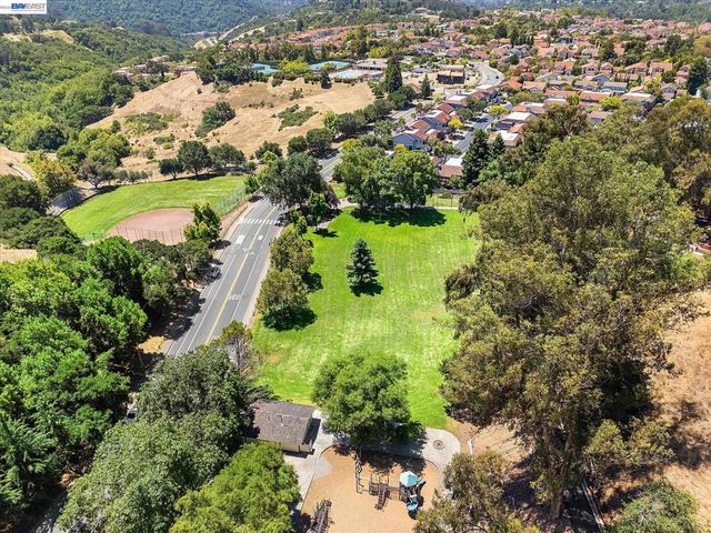 7892 Pineville Cir, Castro Valley, CA 94552