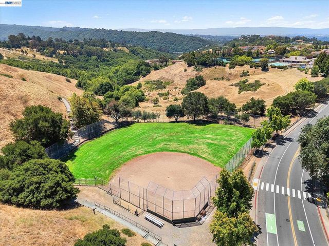 7892 Pineville Cir, Castro Valley, CA 94552