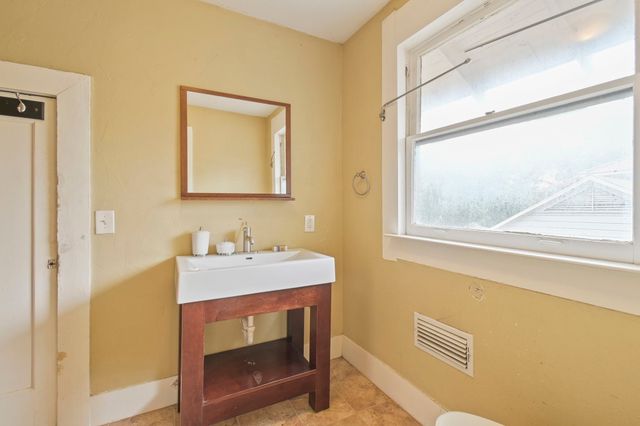 218 N Rosemont Avenue, Dallas, TX 75208