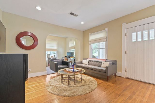 218 N Rosemont Avenue, Dallas, TX 75208