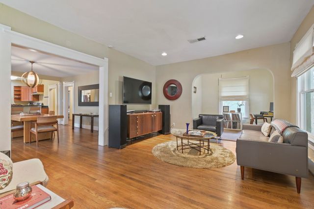218 N Rosemont Avenue, Dallas, TX 75208