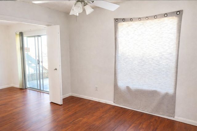 2750 Holly Hall St Street 713, Houston, TX 77054