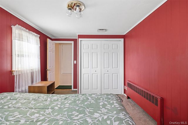 3902 Clove Court, Seaford, NY 11783