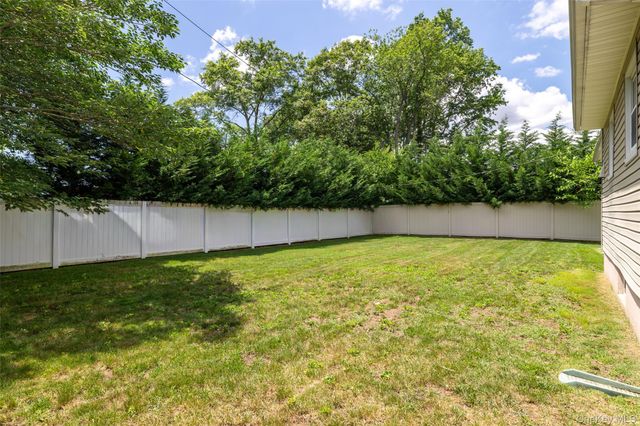 3902 Clove Court, Seaford, NY 11783