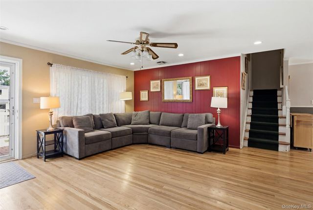 3902 Clove Court, Seaford, NY 11783