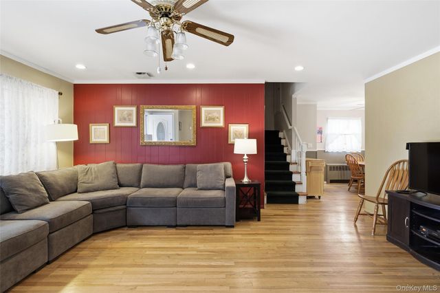 3902 Clove Court, Seaford, NY 11783