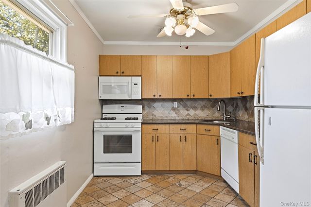 3902 Clove Court, Seaford, NY 11783