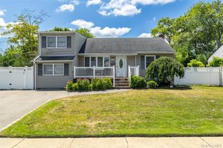 3902 Clove Court, Seaford, NY 11783